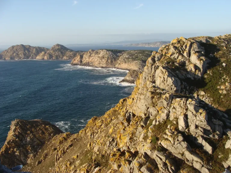 Explorando los Acantilados de las Islas Cíes